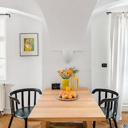 Apartment Art In The Heart Of Old Town
